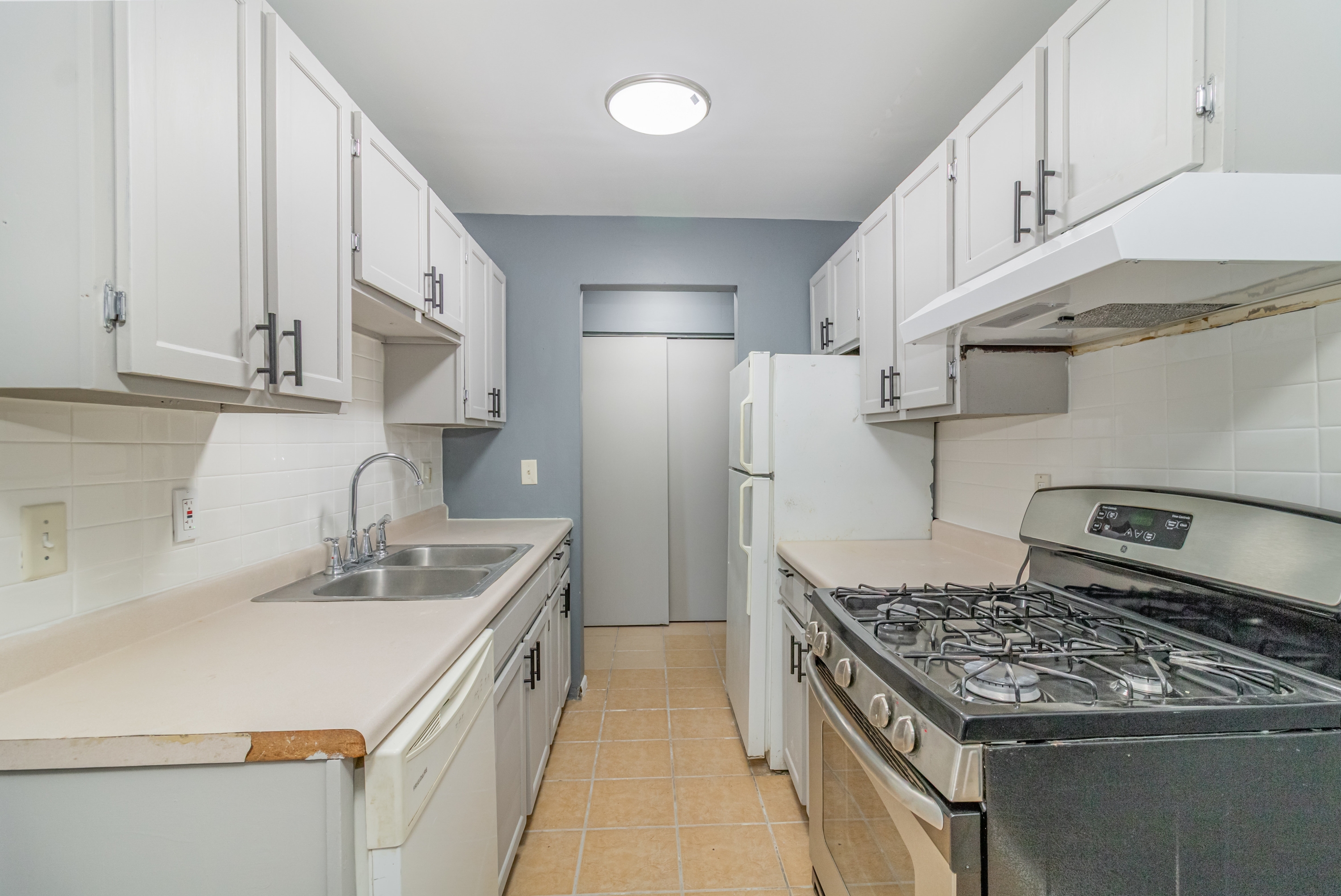 5301 Russell Avenue North - unit 107